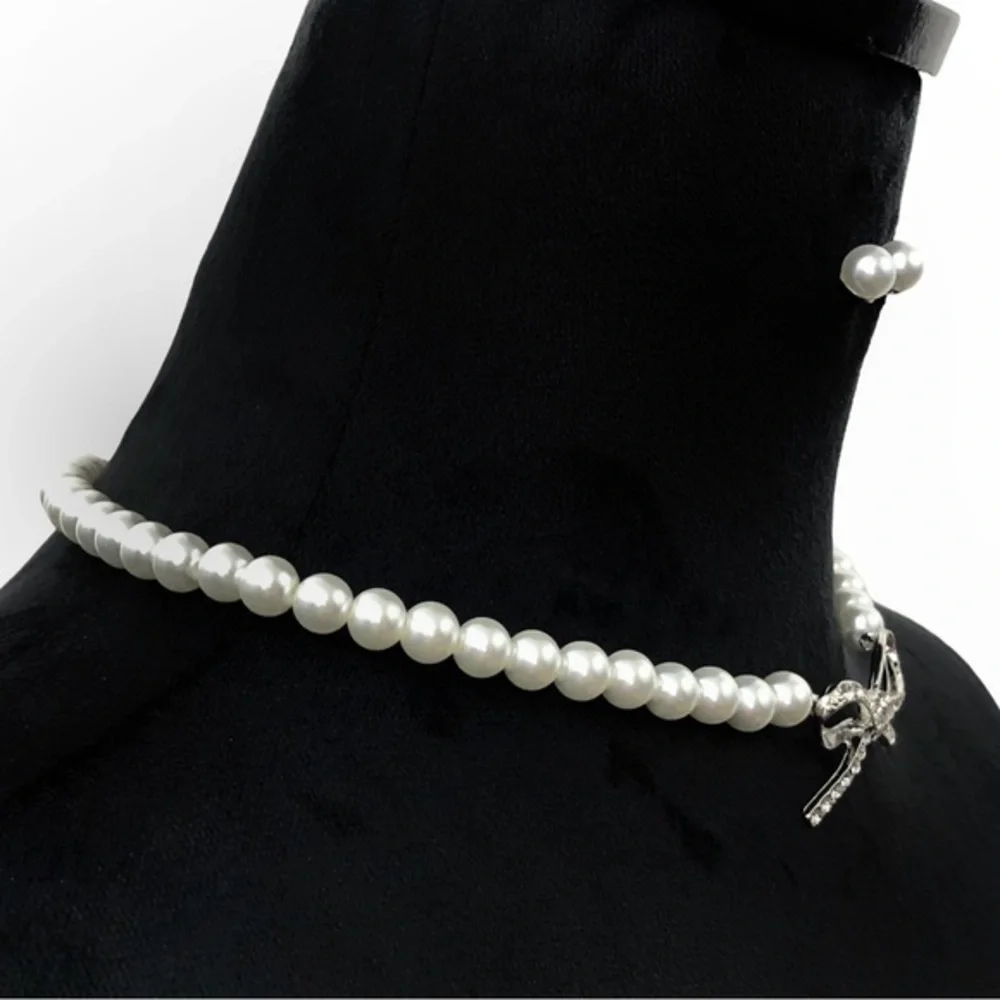 Pearl with Rhinestone Bow Necklace Earrings Set - Picture 2 of 3
